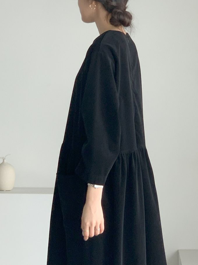 韓國女裝連線 - 極簡大口袋燈芯絨連身洋裝-黑 (FREE)