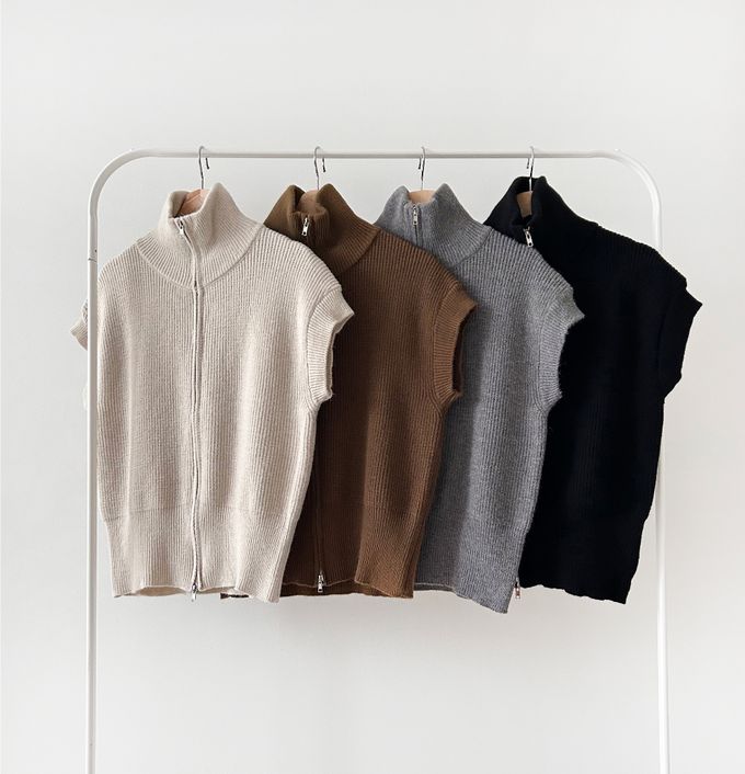 韓國女裝連線 - 簡約針織拉鍊立/翻領搭配背心-米白 (FREE)