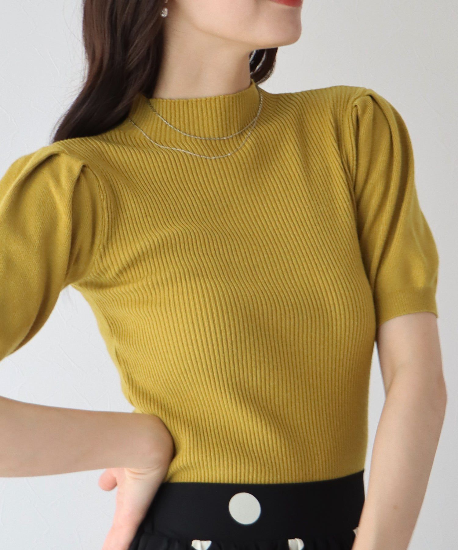 日本 BLUE EAST - 甜美彈性羅紋泡泡袖上衣-咖啡