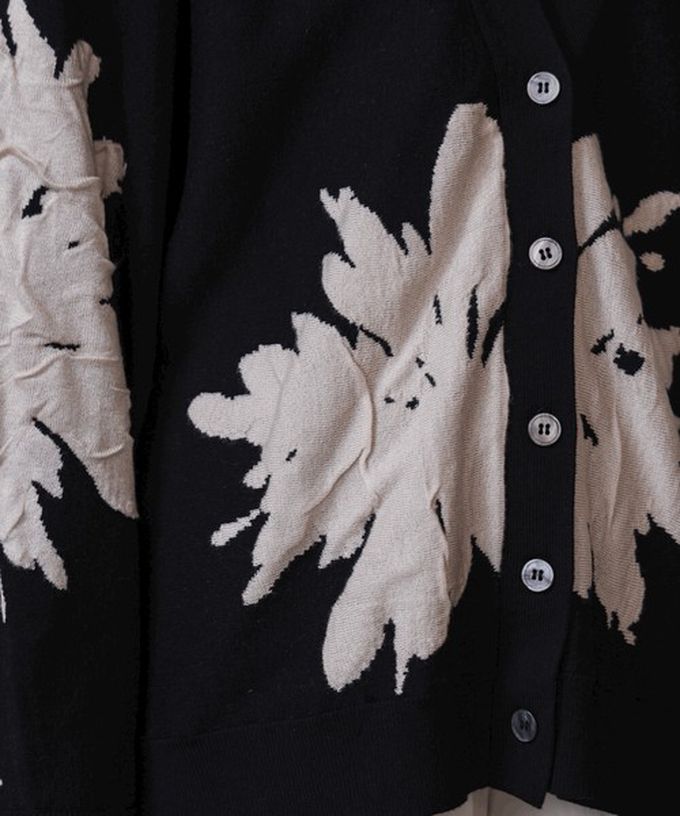 日本 Bab - 唯美花卉寬鬆感針織開襟外套-杏黑