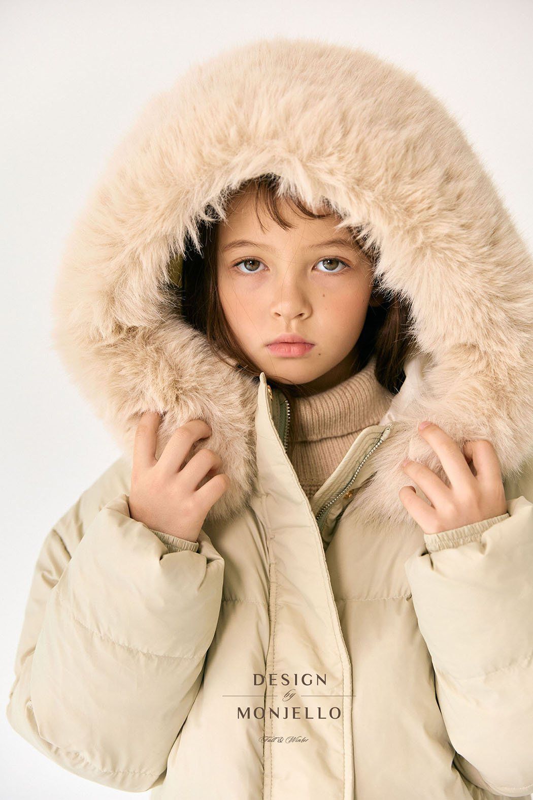 韓國 MONJELLO - (100%鴨絨)雪國來的長版羽絨外套-黑