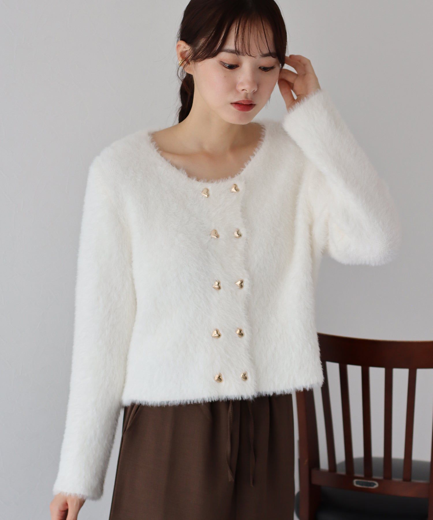 日本 BLUE EAST - 毛茸茸雙愛心排扣外套-米杏