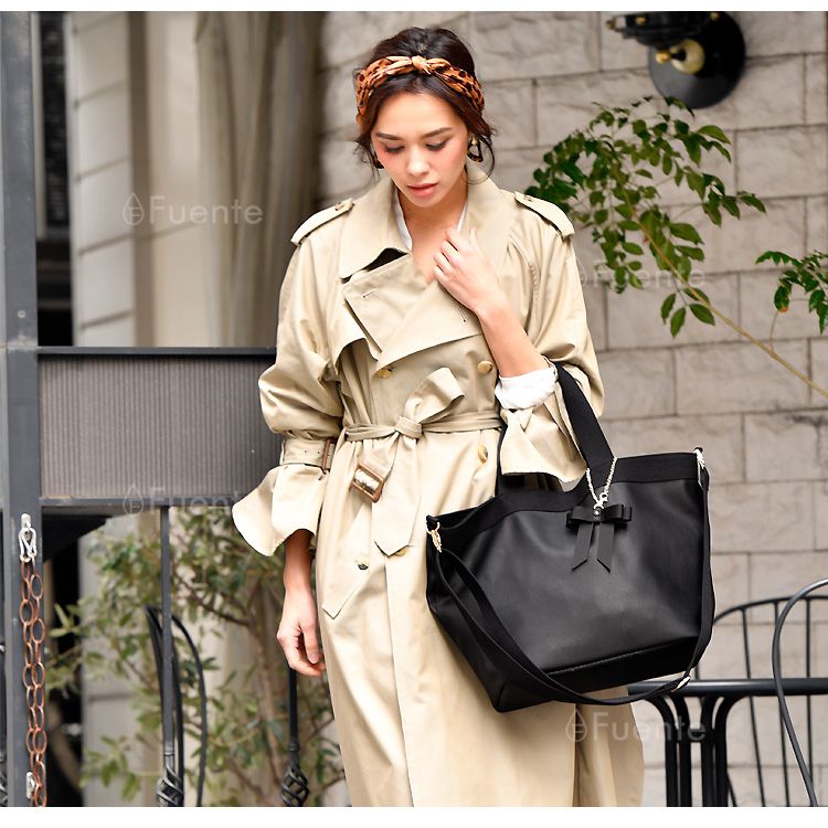 日本 Fuente - 簡約蝴蝶結吊飾2way托特包/手提包-時尚黑 (31x30x16cm)