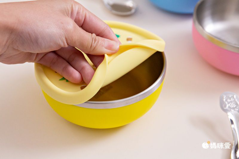 KOM - 台灣製316不鏽鋼兒童隔熱碗(附匙)-恐龍-黃-矽膠上蓋