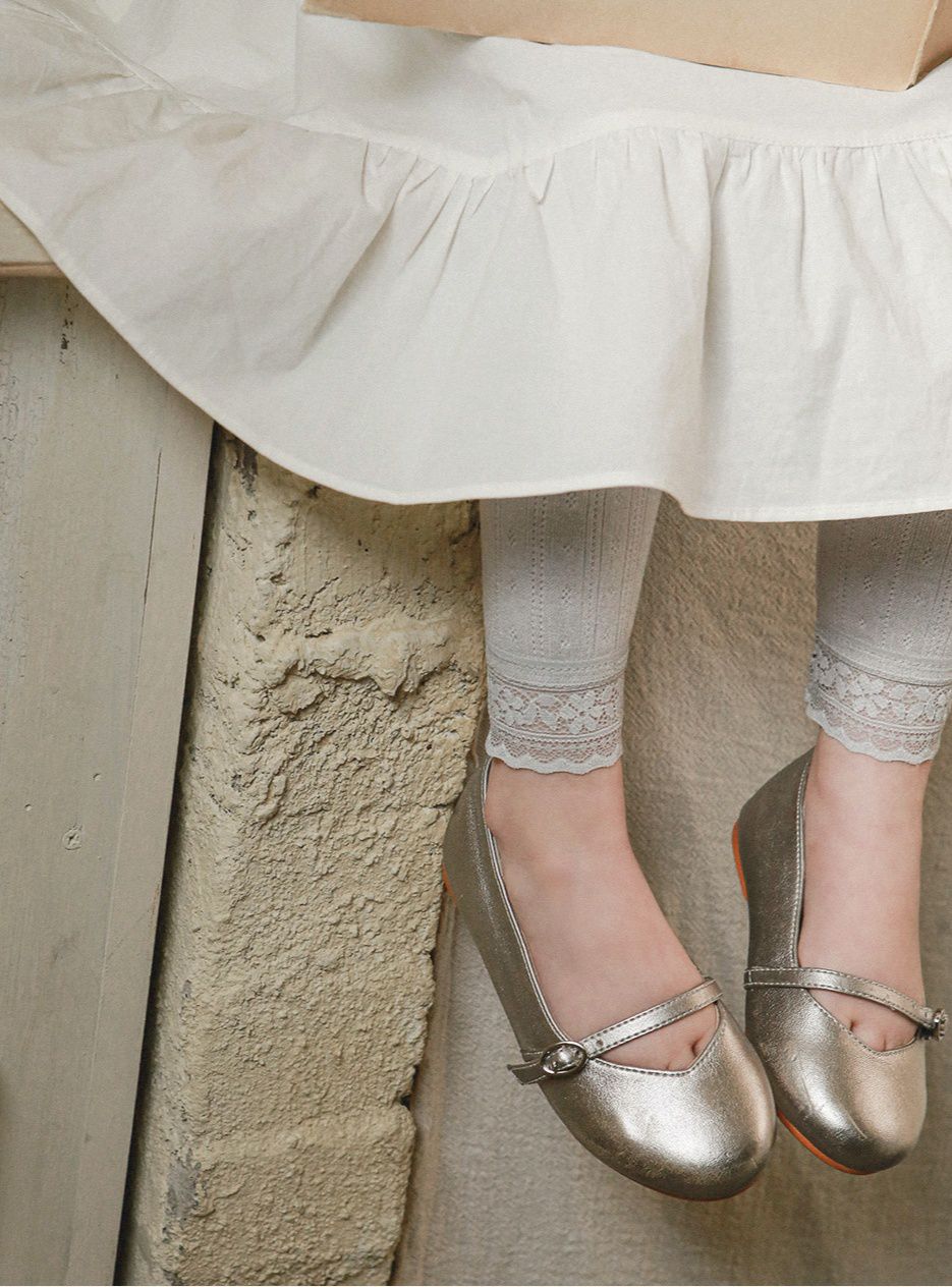 韓國 Puellaflo - 蕾絲雕花褲管針織內搭褲-奶油白