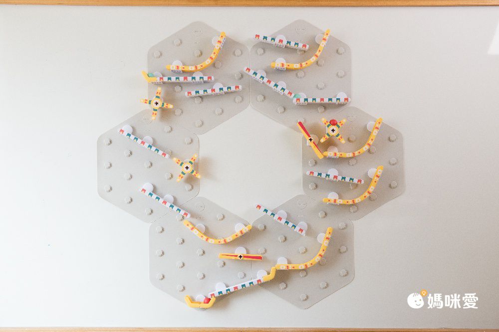 免收拾【新加坡Oribel】壁貼玩具，貼在牆上想玩就玩！