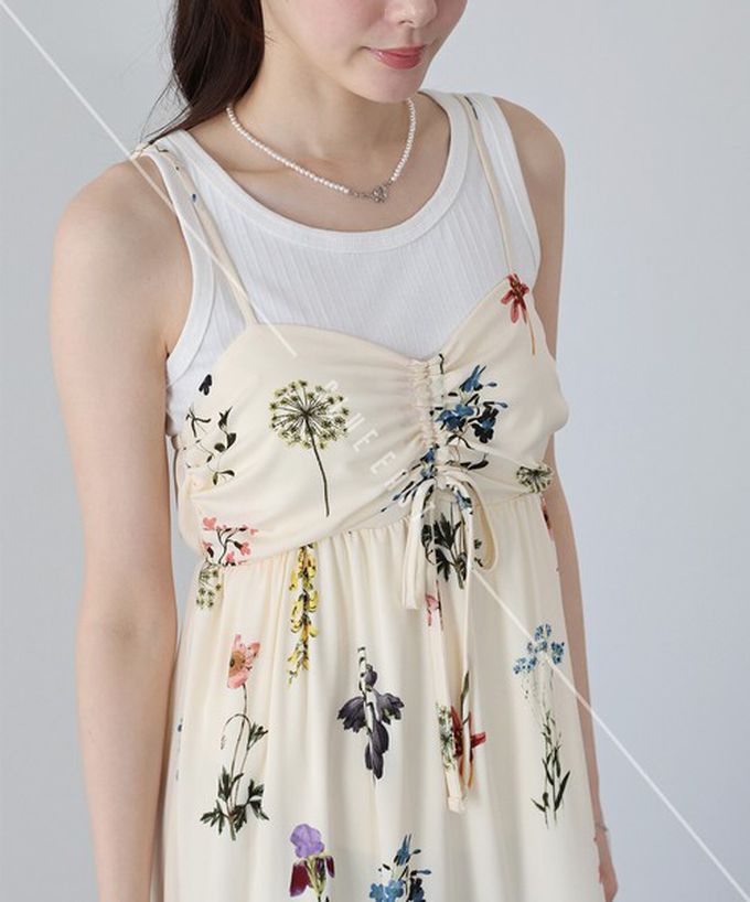 日本 BLUE EAST - 優雅皺摺度假花卉吊帶洋裝-米杏 (M)