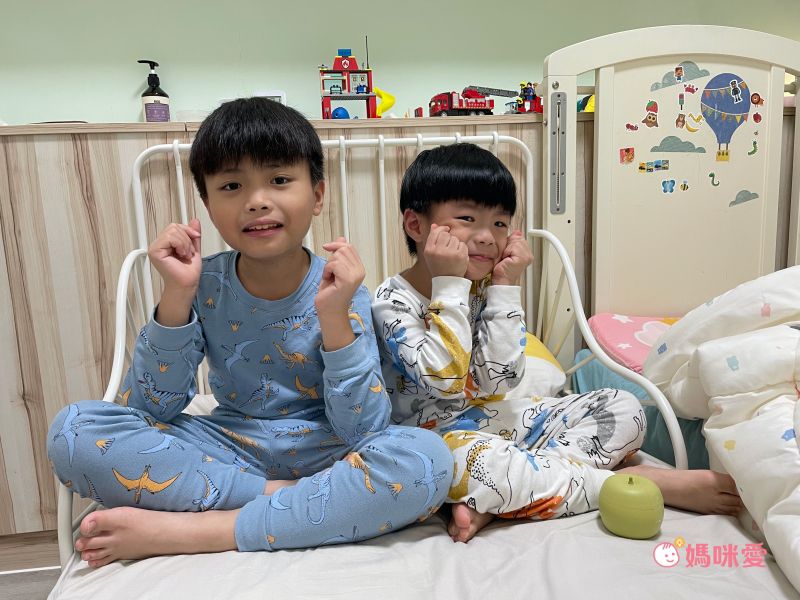 日本 Ho-ho kids - 100%純棉長袖兒童睡衣/家居服-閃耀星星-白x藍