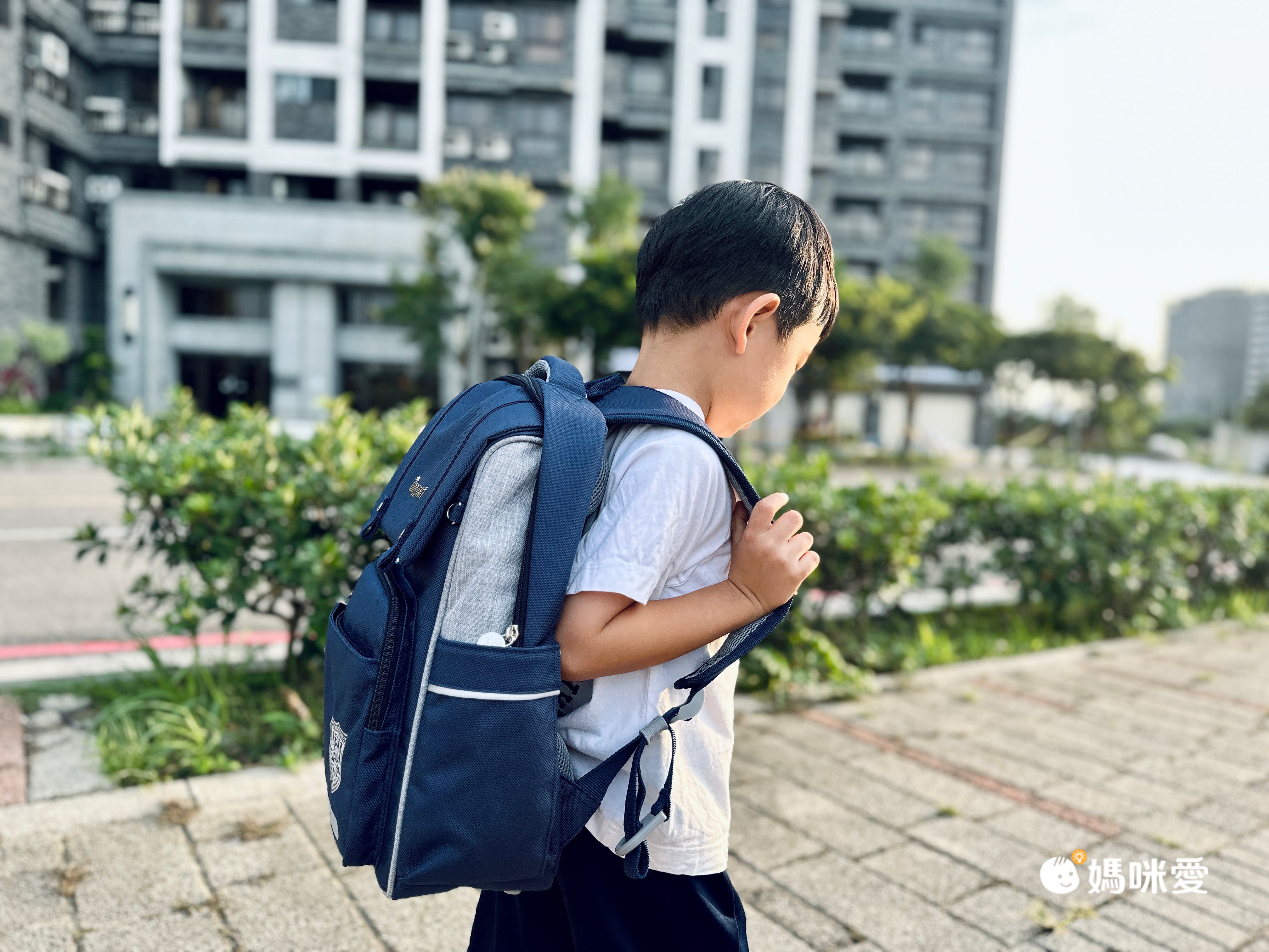 絕版出清！【 impact 怡寶】兒童護脊書包