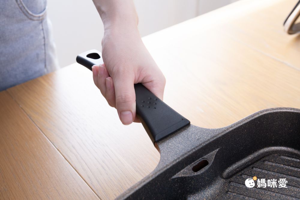 減少85%油煙！韓國製【SmileÜ 微笑出氣鍋】​加速料理時間