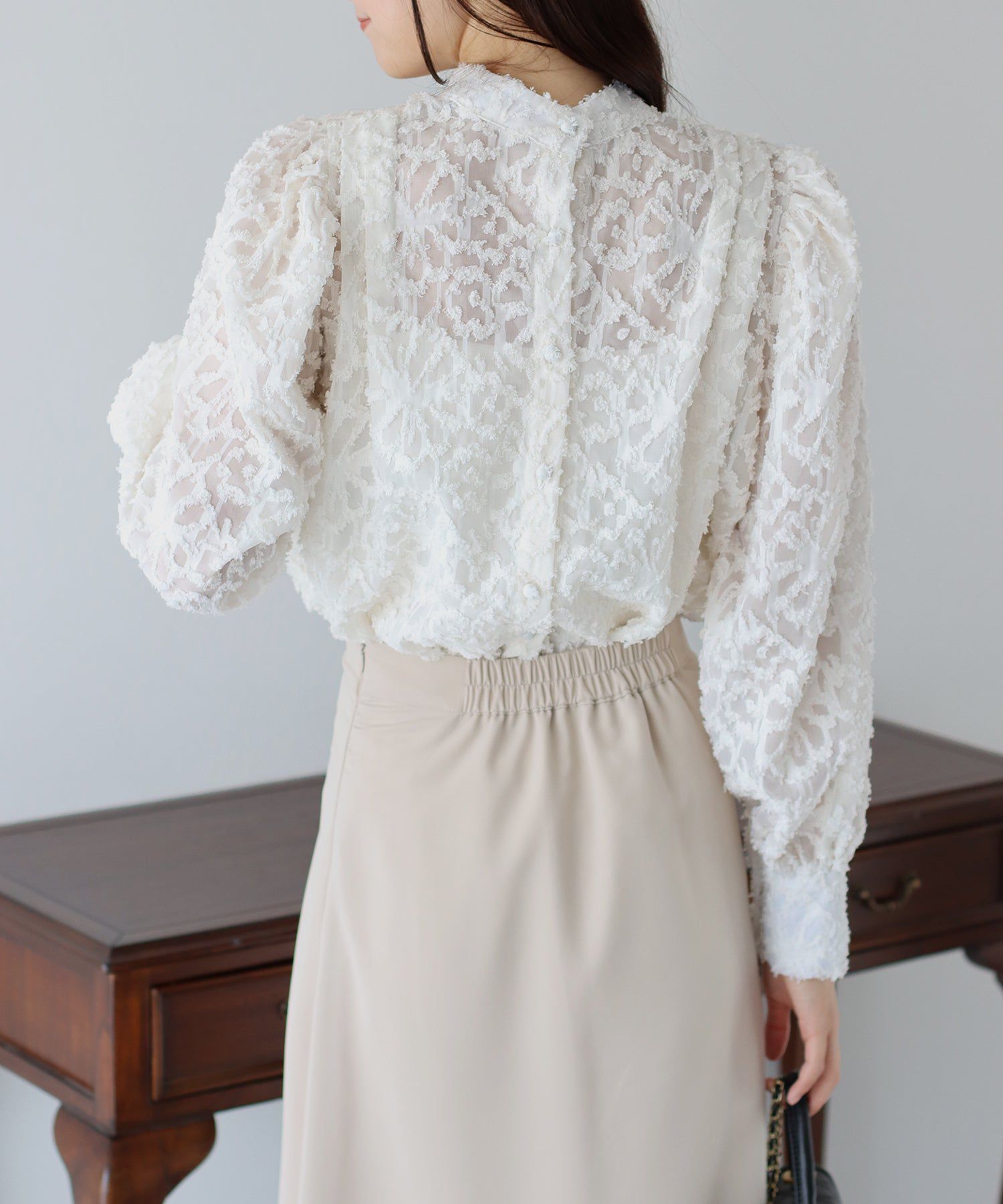 日本 BLUE EAST - 歐風浪漫花朵氣球長袖襯衫-奶茶