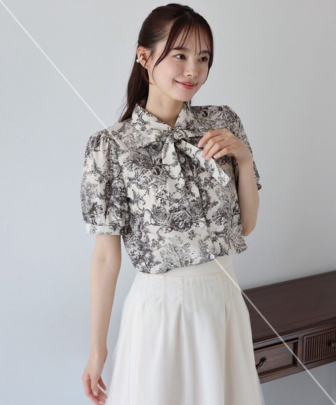 日本 BLUE EAST - 氣質蝴蝶結雪紡小澎袖襯衫-深藍