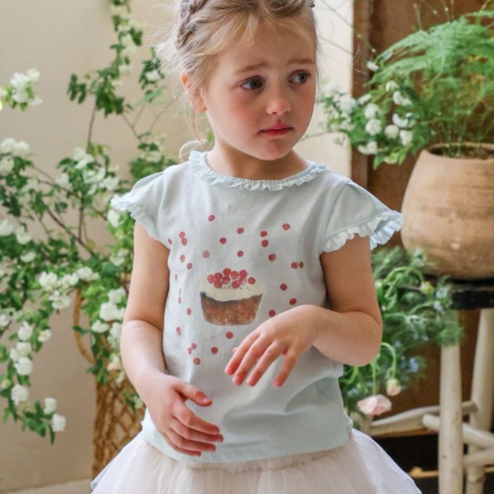 Puellaflo 藍莓蛋糕蕾絲包袖純棉上衣-淺水藍