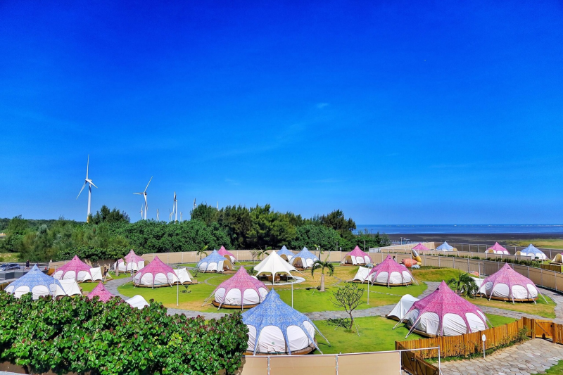 蟬說: 夕陽漫漫 Slowly Sunset Glamping - 平日入住-[豪華露營 5 米水滴帳]/四人房兩大床一泊二食再贈下午茶-12歲(含)以下孩童免費兩位可共食-優惠效期至 2024/01/31