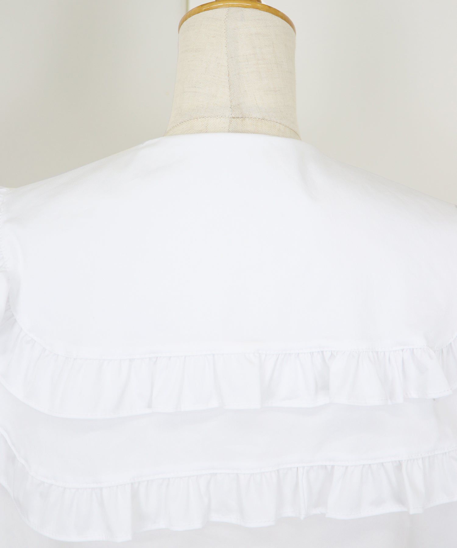 日本 BLUE EAST - 荷葉層次領泡泡短袖襯衫-條紋-水藍