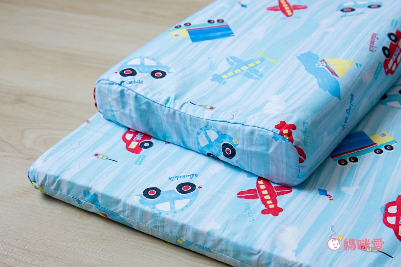 鴻宇 HongYew - 嬰兒幼童乳膠床墊+布套組-交通樂園-藍色 (60x120x4 cm)
