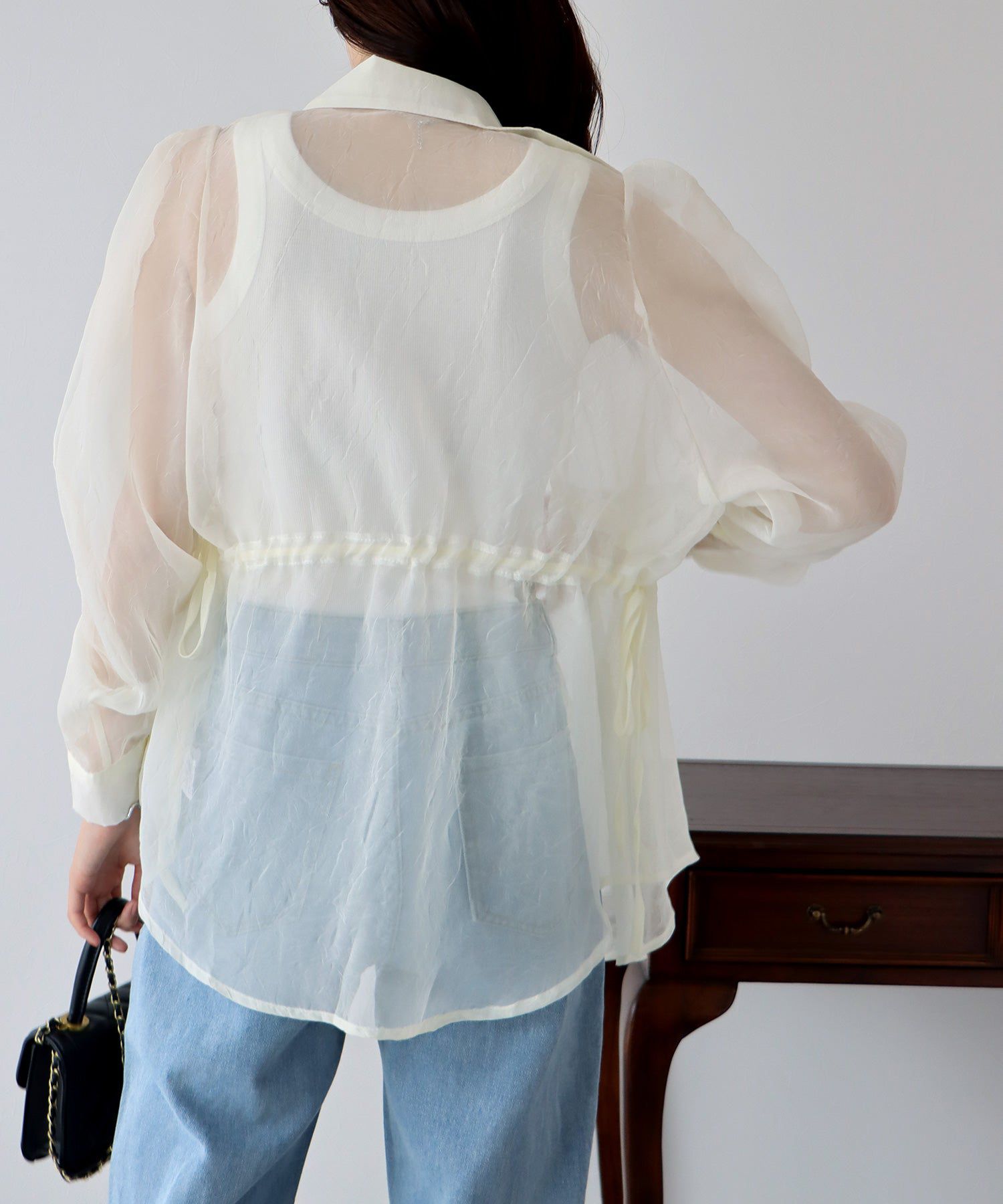 日本 BLUE EAST - 透膚抽繩翻領薄襯衫-米杏