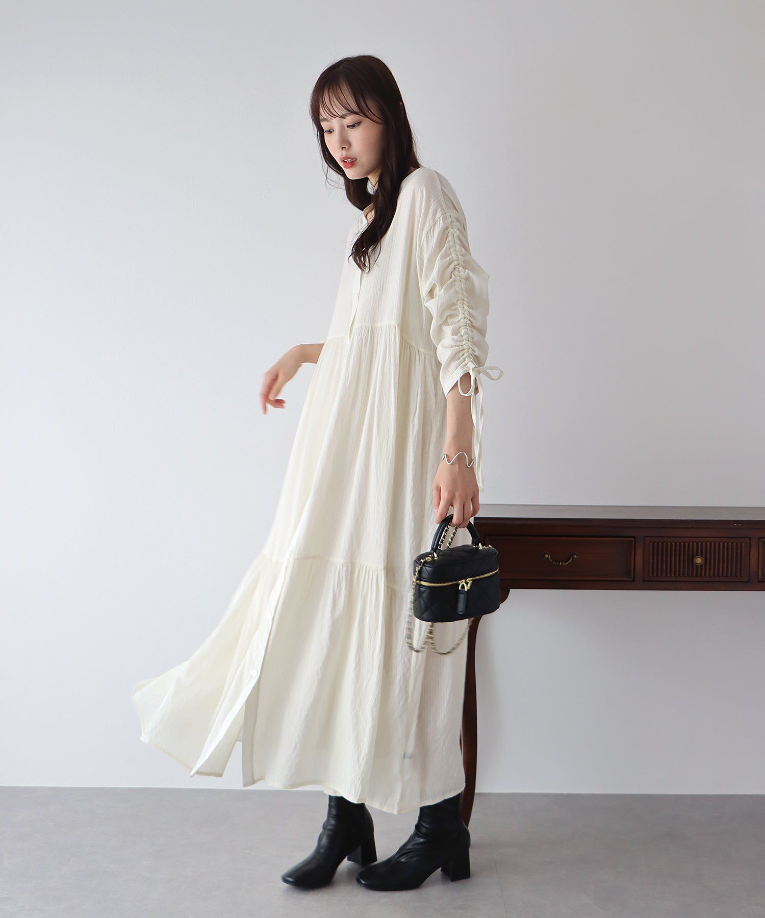 日本 BLUE EAST - 楊柳文藝抽繩長版襯衫-米杏