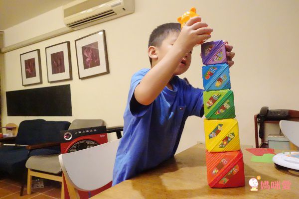 化身飛行員探索世界【Vtech】聲光探索地球儀