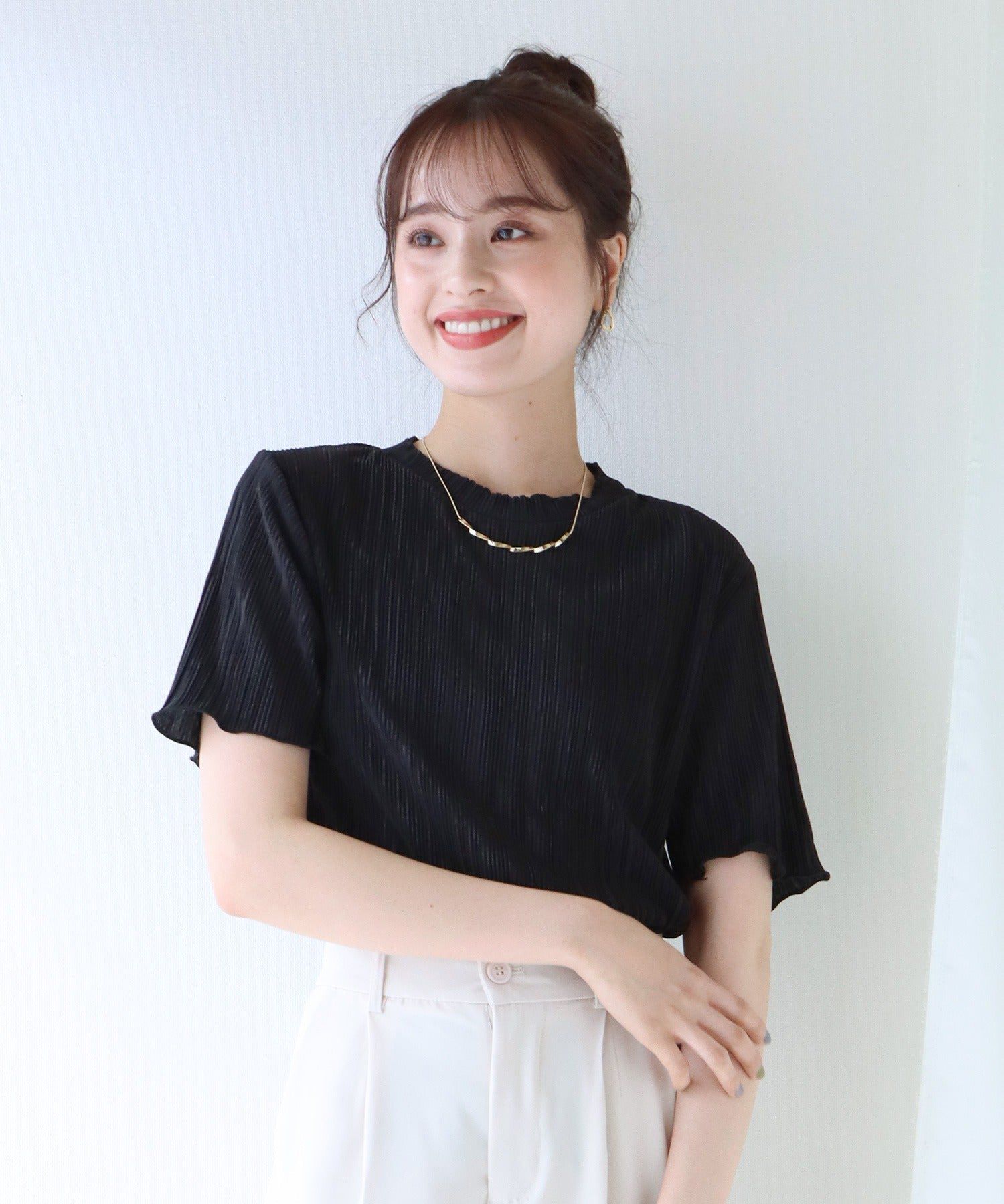 日本 BLUE EAST - 圓領貝殼紋光澤短袖上衣-卡其