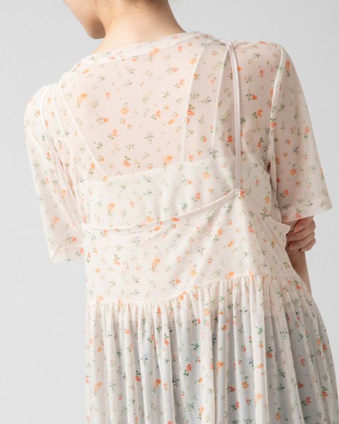 日本 gleam - 浪漫小花透膚薄紗短袖上衣-黑