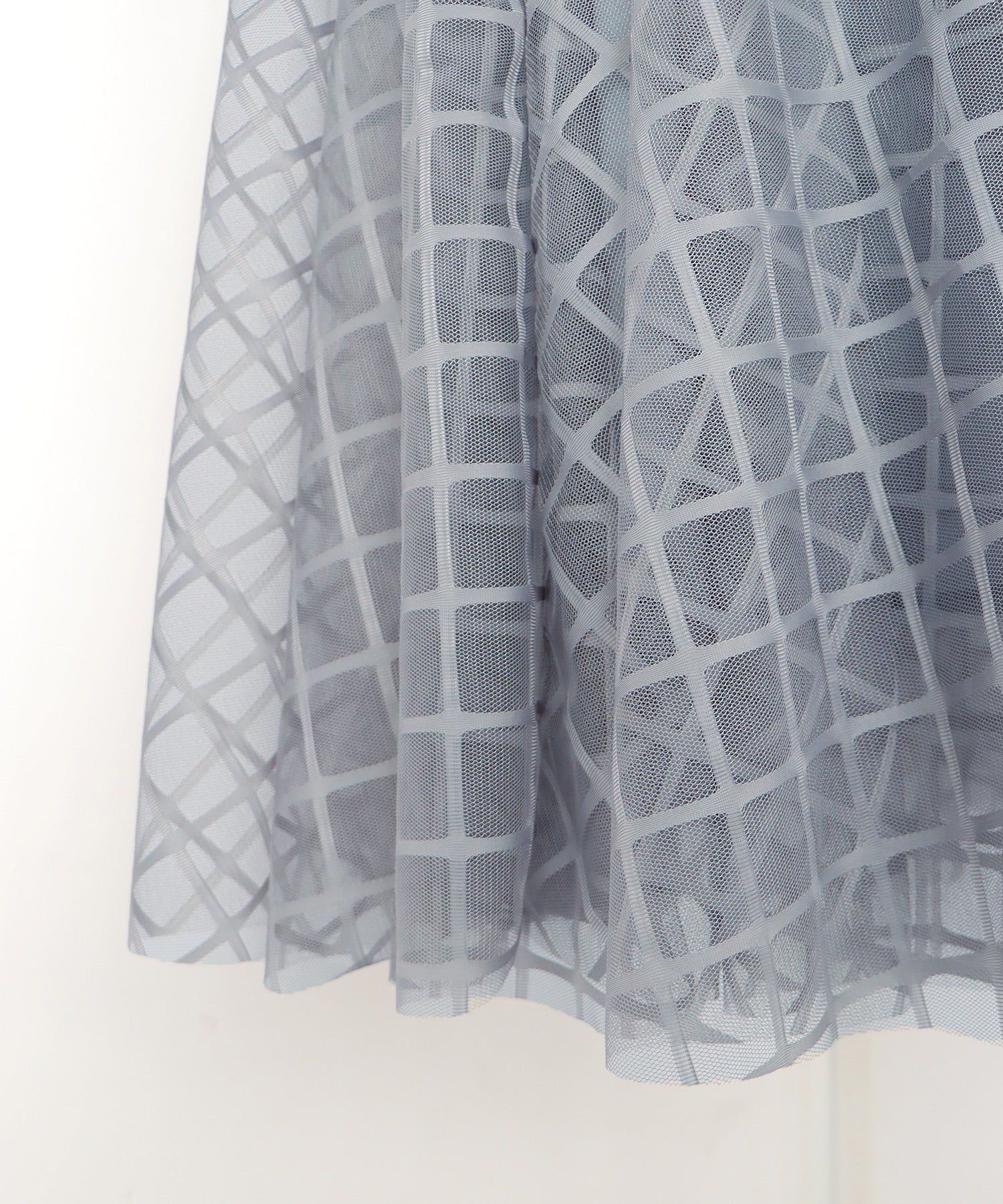 日本 BLUE EAST - 優雅格紋修身紗裙-簡約黑