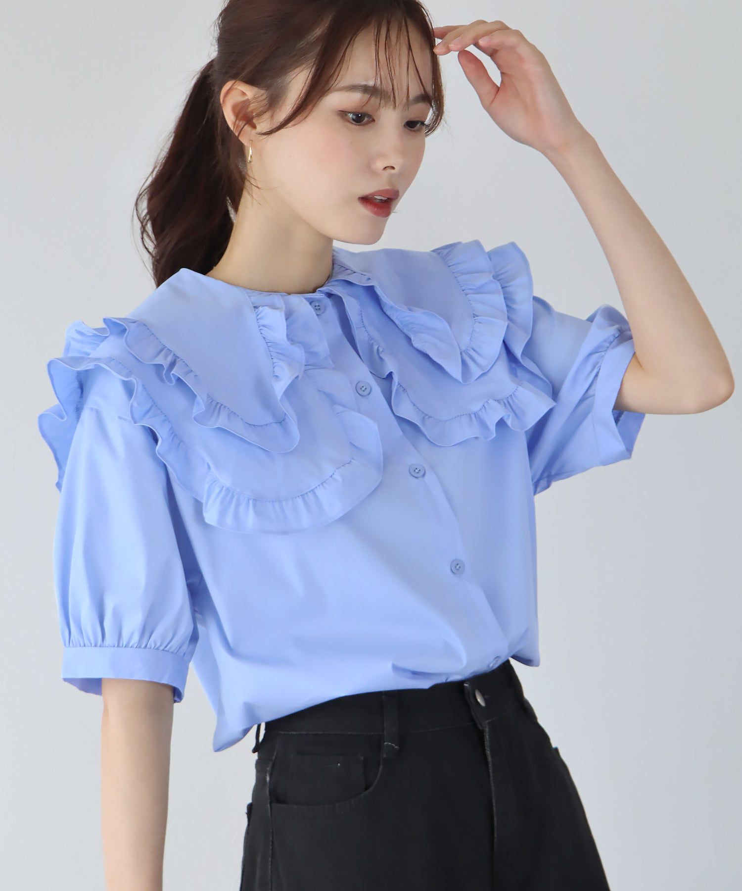 日本 BLUE EAST - 荷葉層次領泡泡短袖襯衫-條紋-水藍