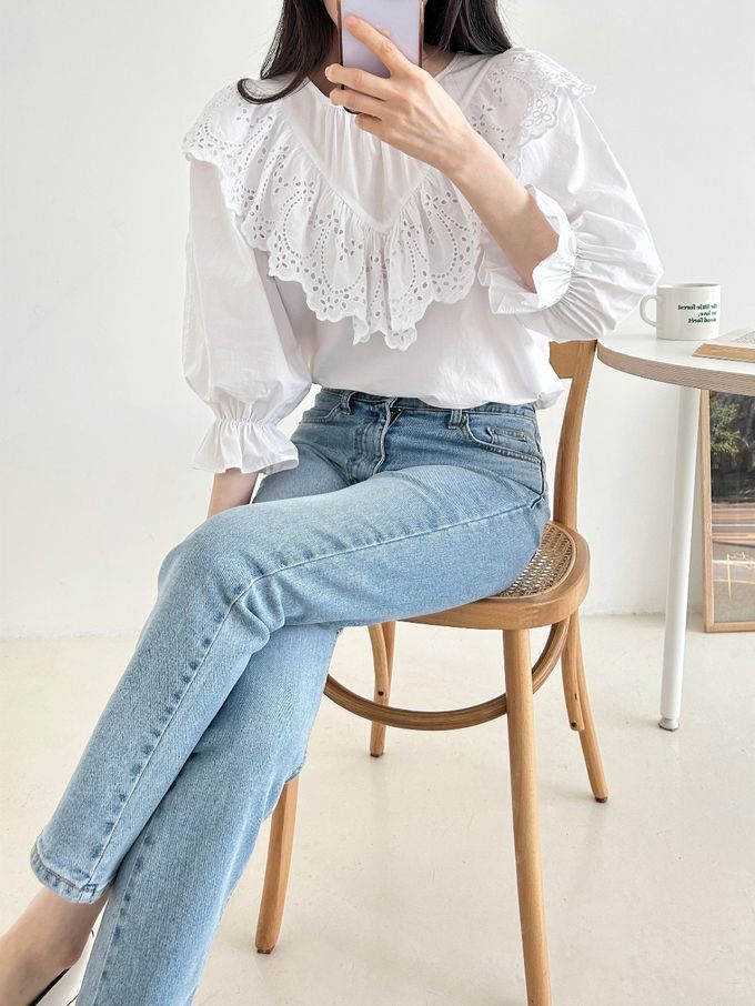 韓國女裝連線 - 鏤空V字荷葉裝飾圓領襯衫-天藍 (FREE)