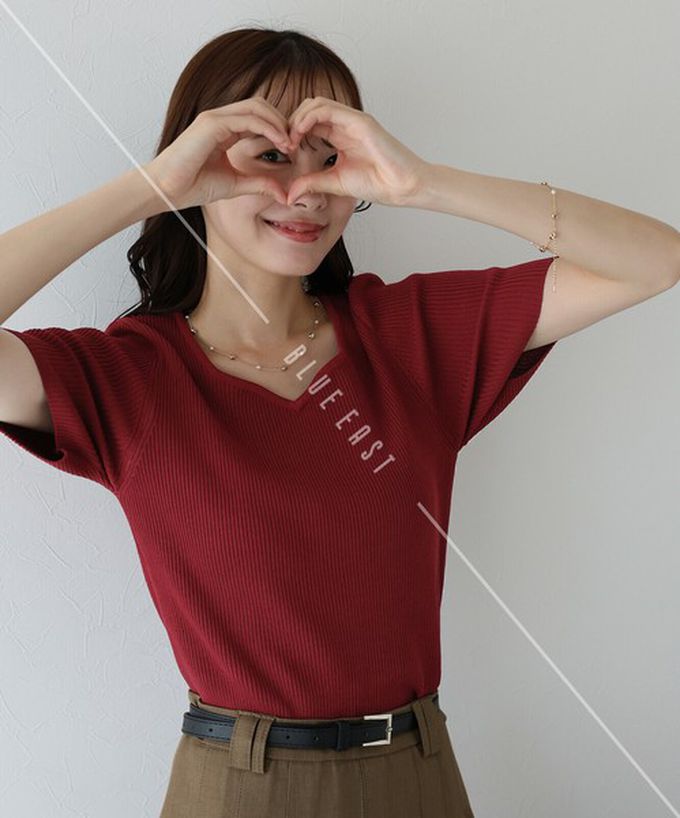 日本 BLUE EAST - 合身羅紋甜美桃心領短袖上衣-黑