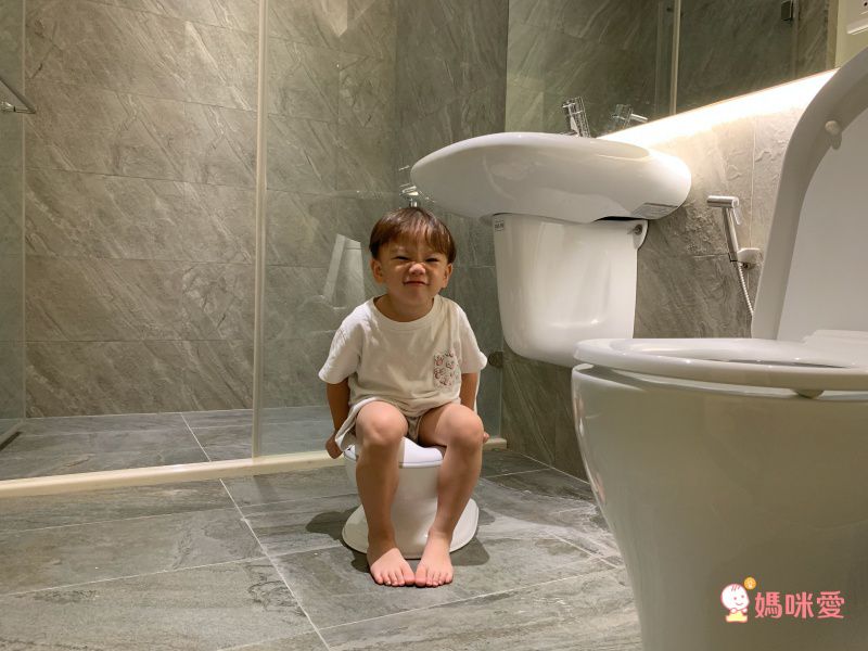 遊戲中學習戒尿布【美國 Nuby】小馬桶符合孩子人體工學！
