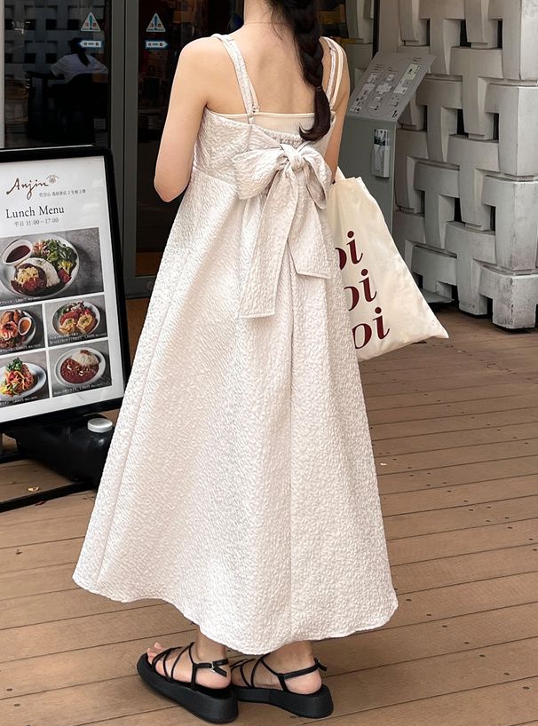 日本 GRL - 可愛後扭結泡泡袖吊帶裙-淺米杏 (F)