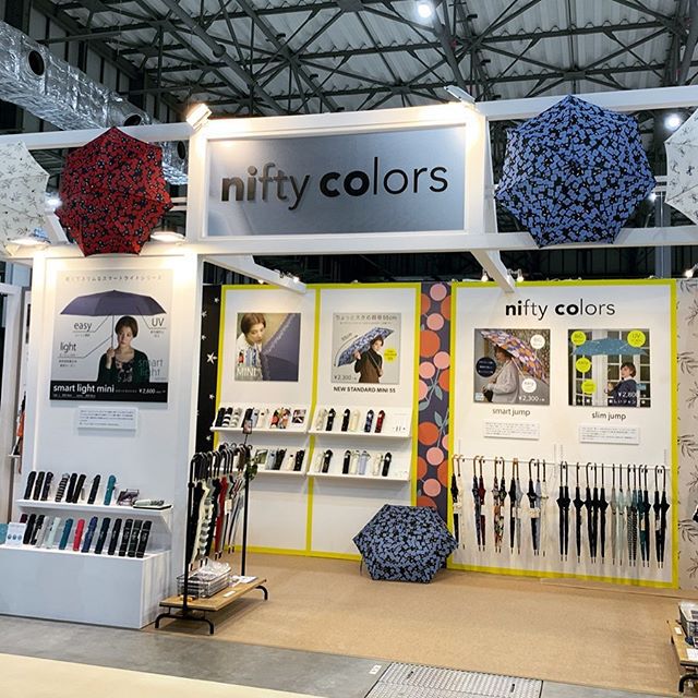 日本 nifty colors 質感輕量折疊傘/書包雨衣