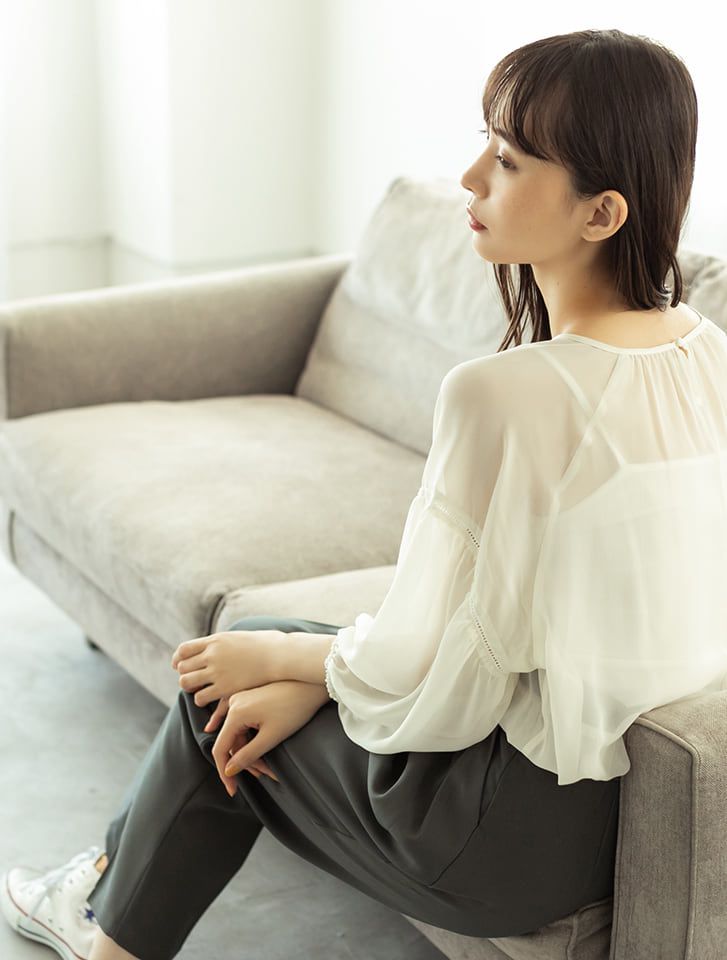 日本 fifth - 立體線條透膚薄紗澎澎七分袖上衣-白