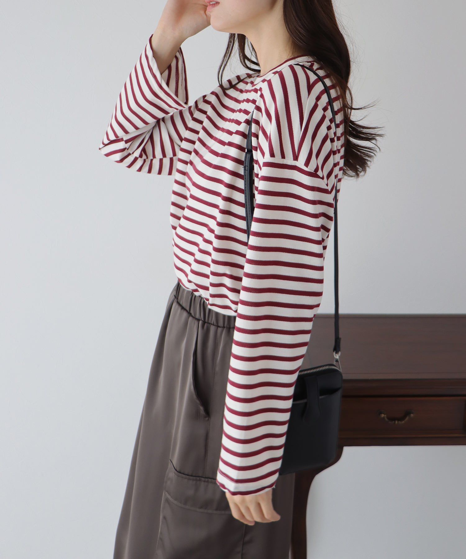 日本 BLUE EAST - 圓領百搭柔軟薄長袖上衣-條紋-深藍