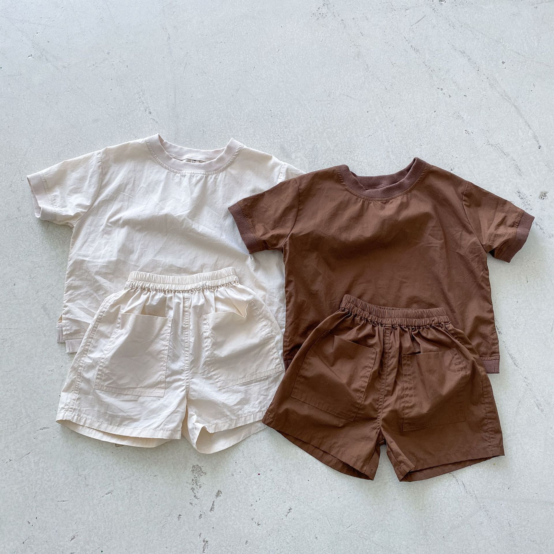 質感素色圓領口袋套裝-咖啡色