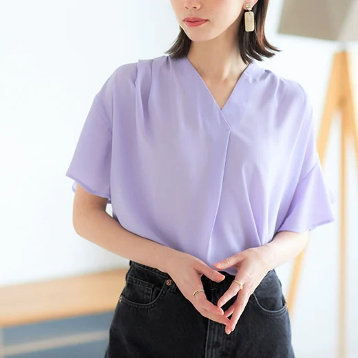 日本 BELLUNA - 雪紡小V領剪裁波浪短袖上衣-粉杏