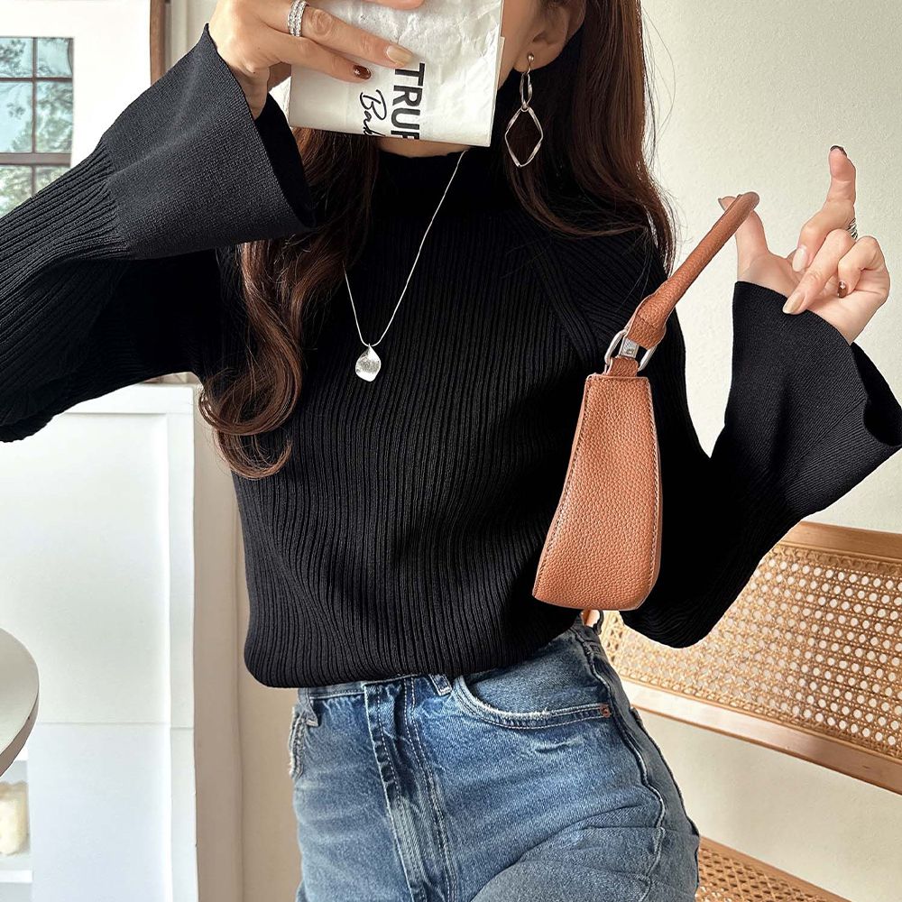 美型小立領喇叭袖合身針織上衣-黑