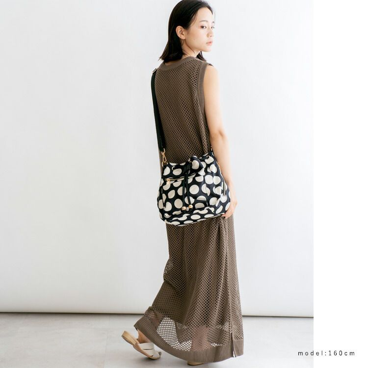 日本代購 - 尼龍輕量 10口袋多功能肩背包-卡其棕 (24x18x14cm)