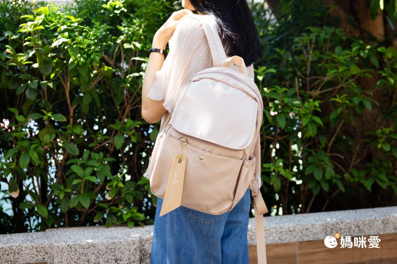 日本 Nicott - Take me 日劇感輕量10口袋尼龍後背包/媽媽包-經典黑 (28x18x37cm)