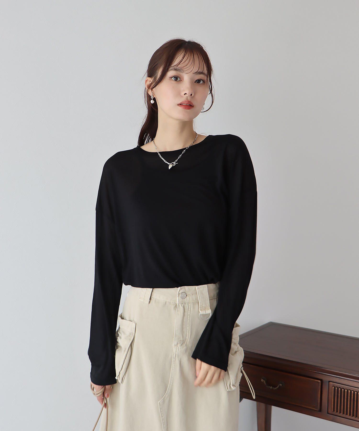 日本 BLUE EAST - 柔軟薄透落肩長袖上衣-粉