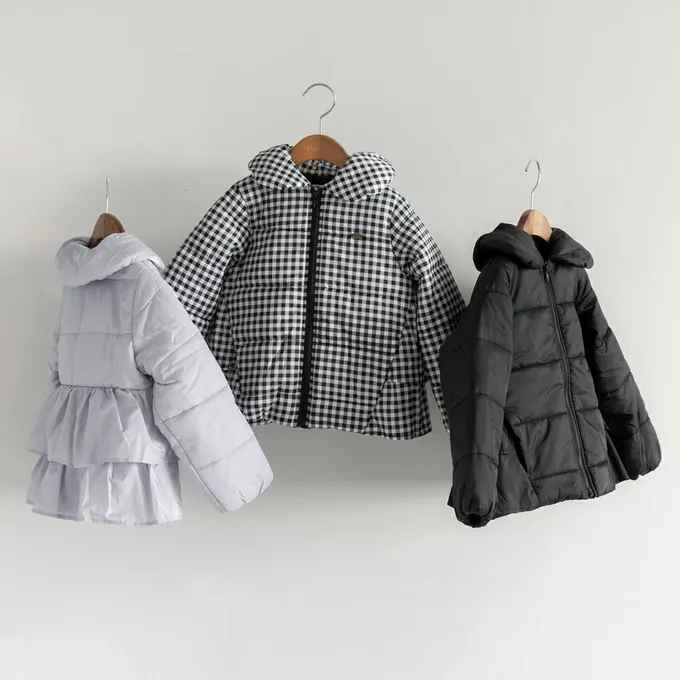 日本 BRANSHES - 背後時尚荷葉澎澎領俏麗鋪棉外套(可機洗)-淺灰紫