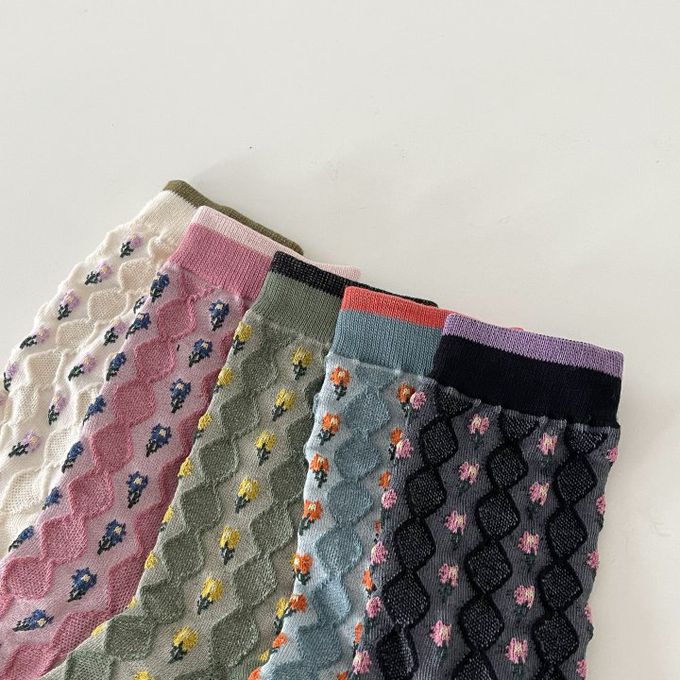 韓國Marian - 花紋鬆餅格紋中筒襪-橄欖綠 (Free)