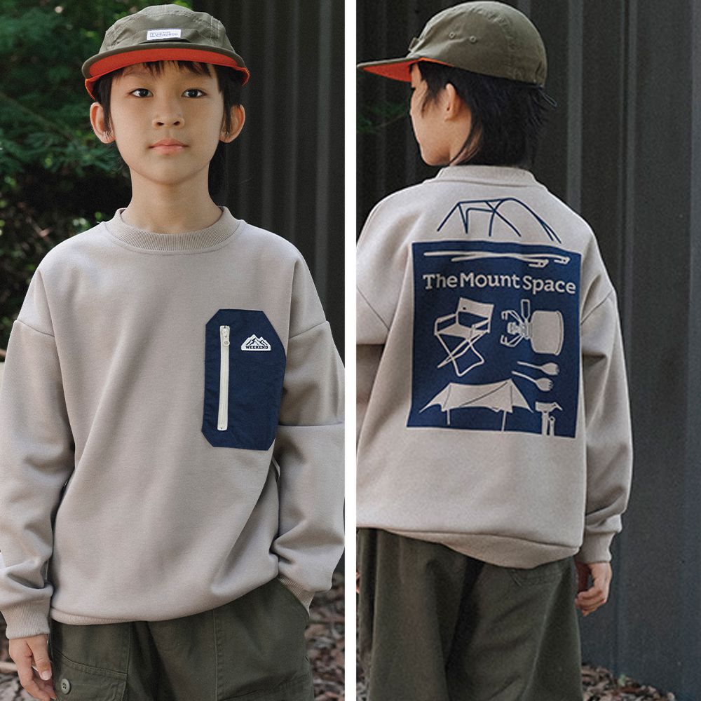 保暖加絨口袋拼接長袖上衣/大學T-後露營印花-卡其色