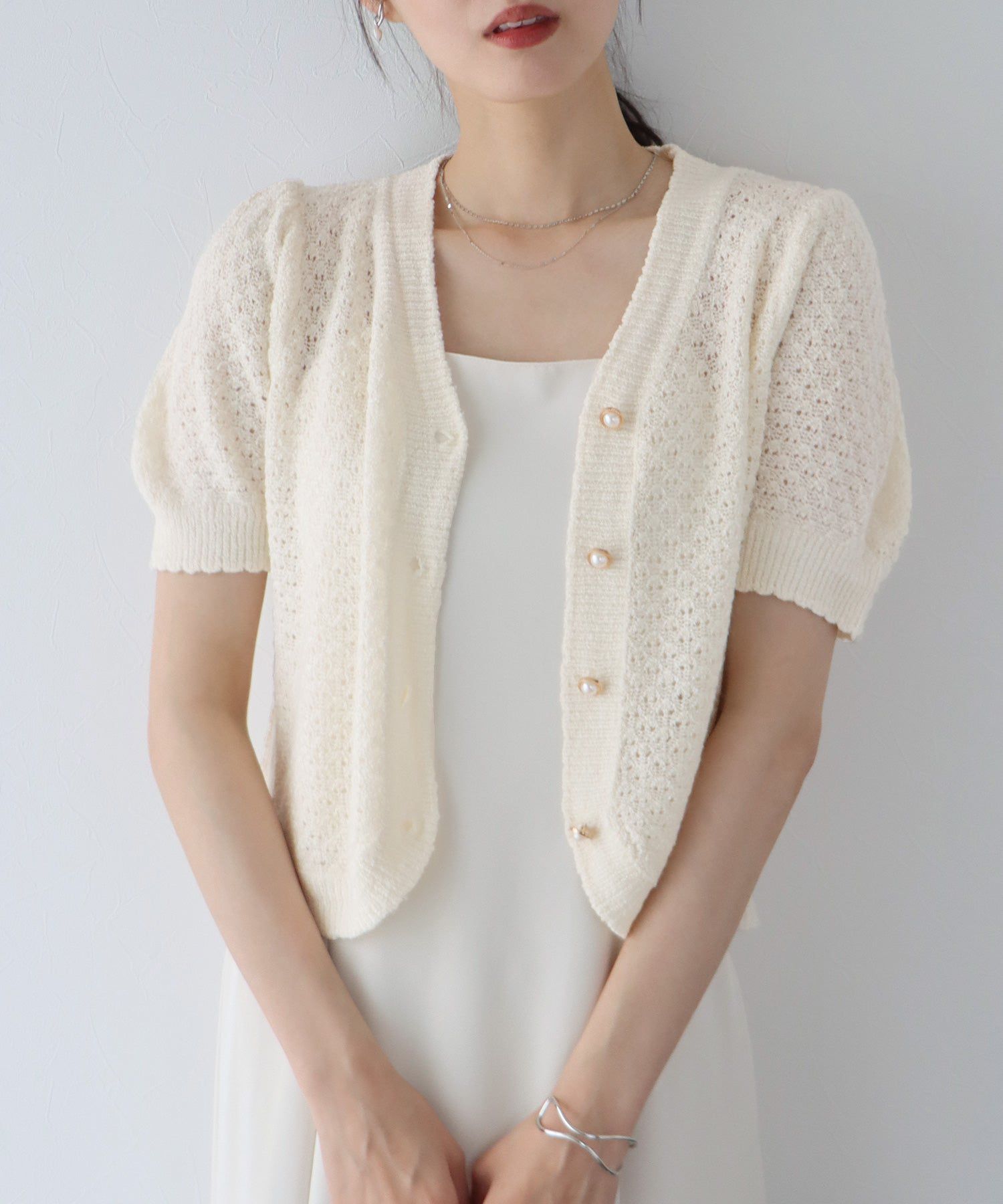 日本 BLUE EAST - 簡約V領鉤針短袖上衣-米杏