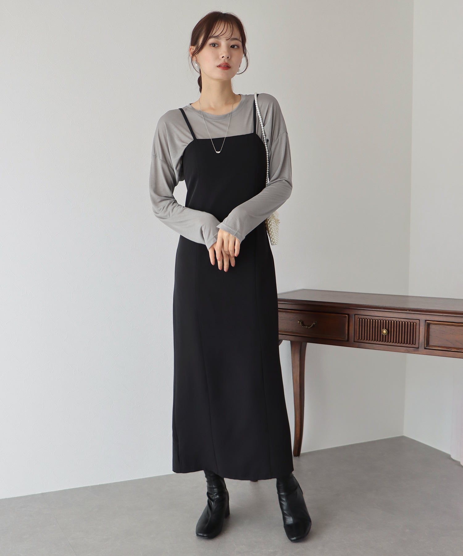 日本 BLUE EAST - 柔軟薄透落肩長袖上衣-粉