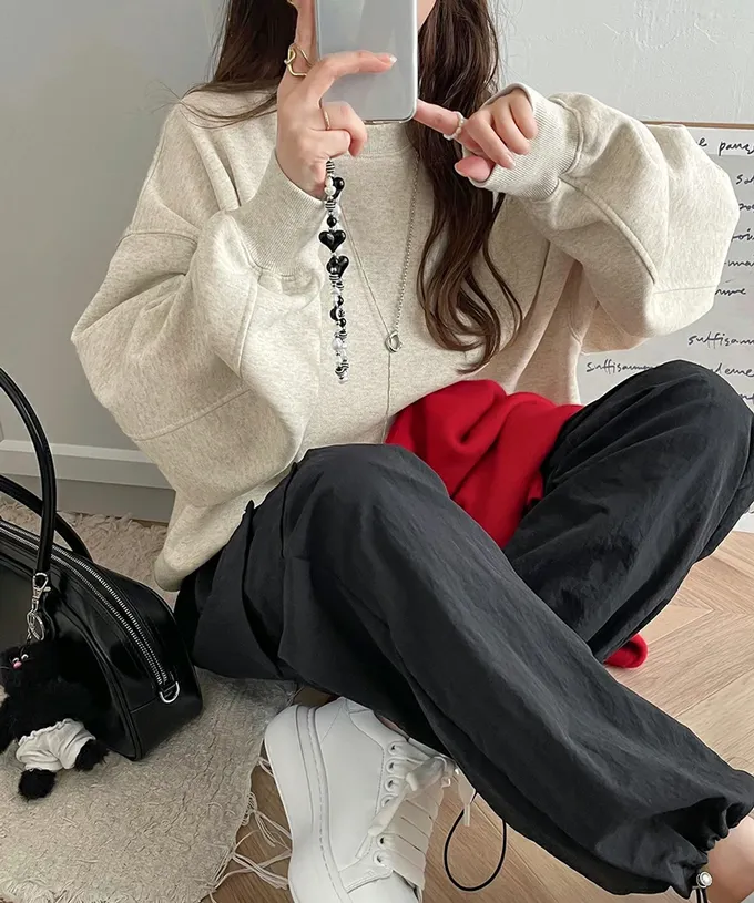 日本 Classical Elf - 背後刺繡logo 寬大落肩裏毛上衣-淺杏