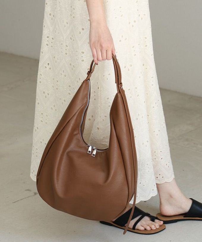 日本 Bab - 俐落雙拉鍊彎月形質感肩背包-黑