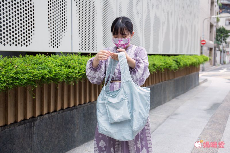 日本代購 - 超大容量保冷購物袋(可折疊收納)-英文線條-石英粉-24L/耐重15kg