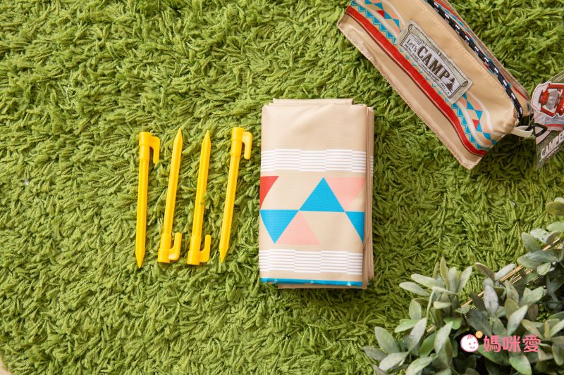 日本現代百貨 - 圖騰輕便野餐墊(附收納袋/地釘*4)(2-3人)-藍 (140x90cm)