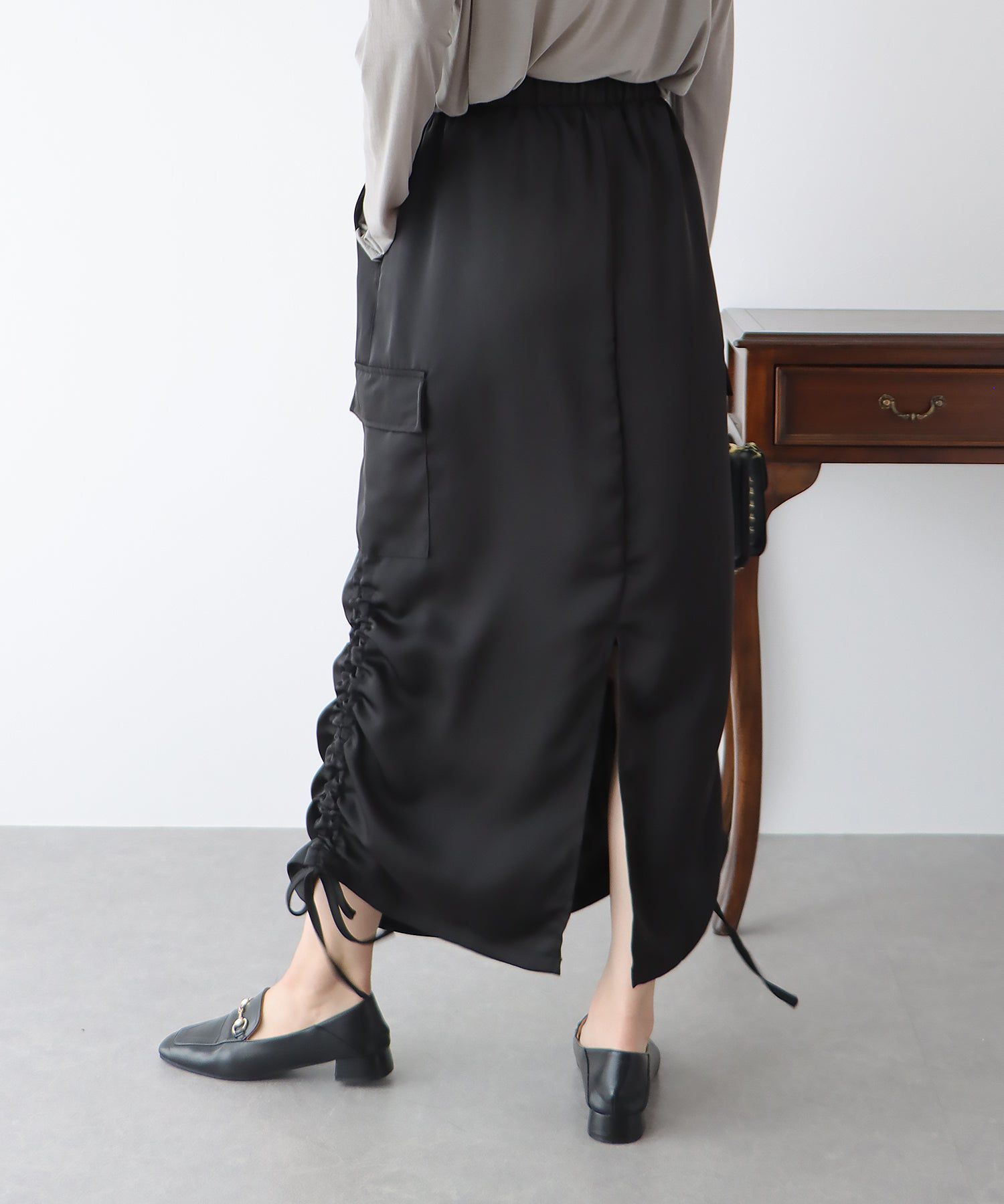 日本 BLUE EAST - 帥氣側抽繩工裝裙-深灰